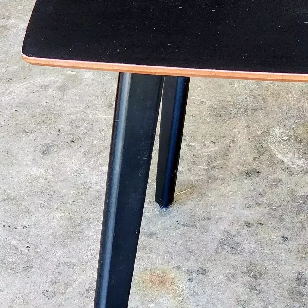 Ver imagem 4 de Mesa de Madeira Quadrada Especial 90cm Preto Pés Pretos - Dina