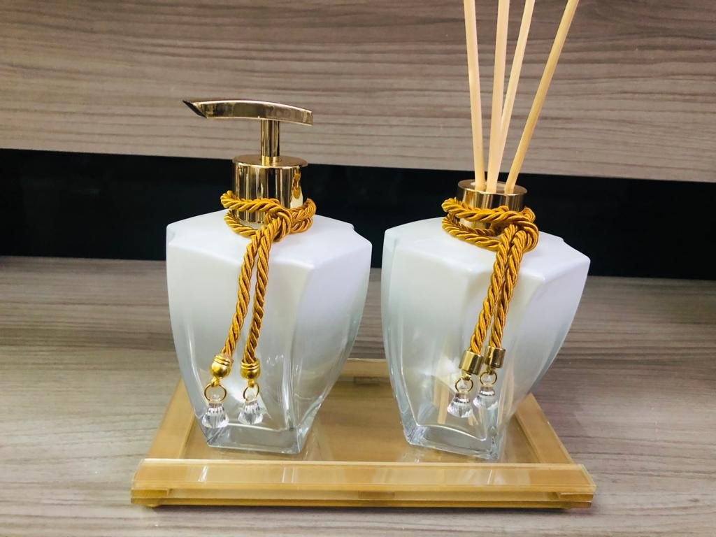 Kit Banheiro Dourado Aromatizador Porta Sabonete Luxo Casa