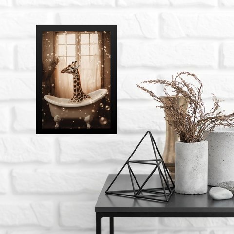 Quadro para Banheiro Girafa no Banho 45x34cm - com Vidro:moldura Preta