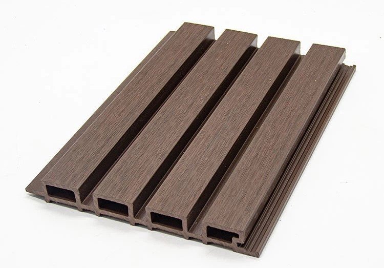 Painel Ripado Externo de Composto Plastico e Madeira Wpc 220262900 Cor Walnut