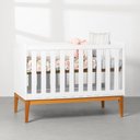 Ver imagem 2 de Kit Quarto Theo com Pés Square Mel - Berço + Cômoda 3 Gavetas e 1 Porta + Guarda-Roupa 2 Portas + Po