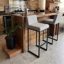 Ver imagem 6 de Banqueta Alta Viena Estofada Base Ferro Preta Bancada Gourmet Linho Cinza Claro Montanaris Decor