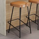 Ver imagem 2 de Banqueta Média para Cozinha Vik Estofada Couríssimo Whisky - Desk Design