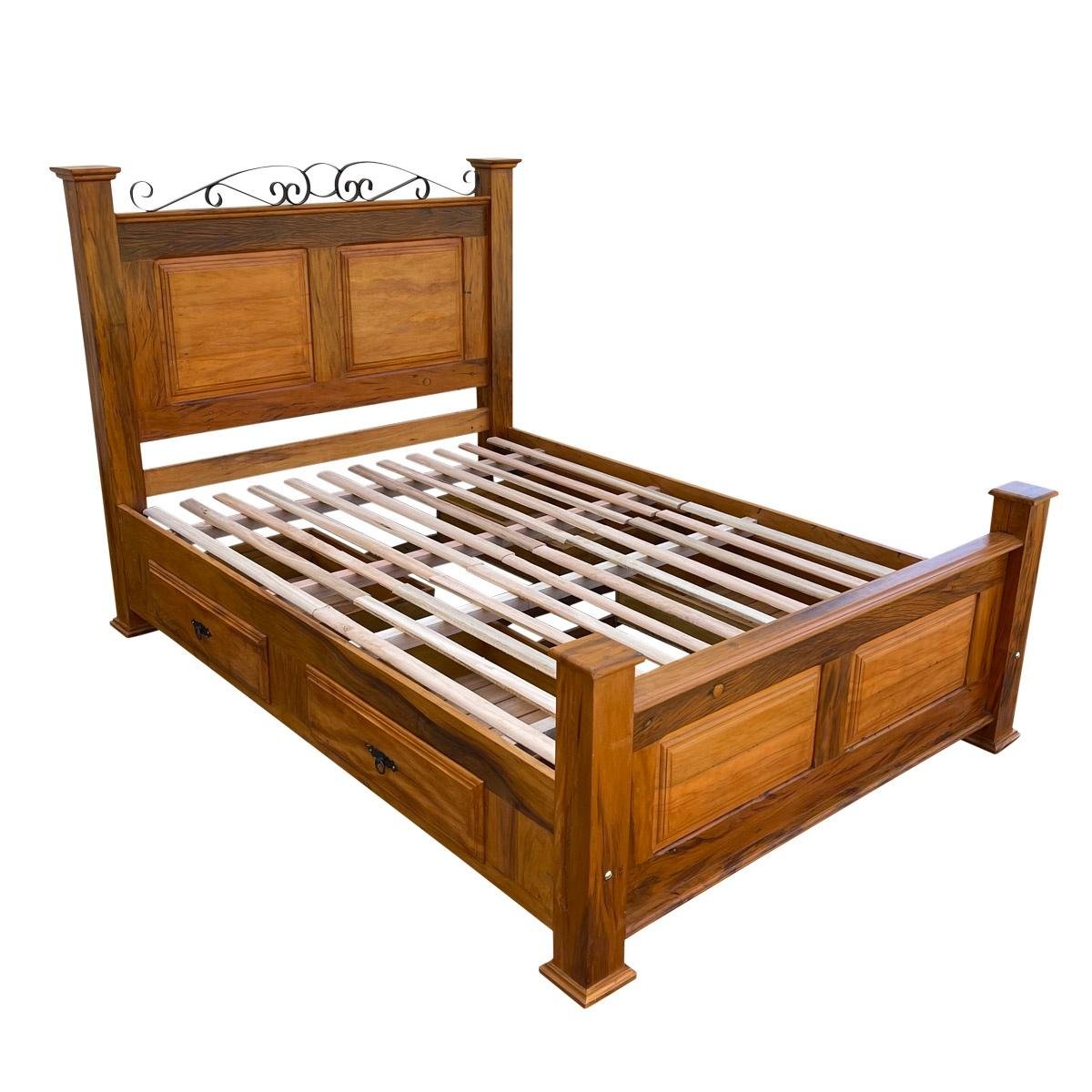 Ver imagem 1 de Cama Casal Queen Size em Madeira de 4 Gavetas Demolição Modelo Almofadas Sudeste Rústico