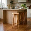 Ver imagem 4 de Kit 3 Banquetas Altas 70cm em Madeira para Cozinha e Área Gourmet – Resistente e Moderna – Arveni