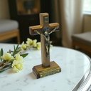 Ver imagem 3 de Crucifixo Cruz Medalha São Bento Eis o Cordeiro de Deus Parede Mesa 12 Cm