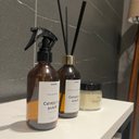 Ver imagem 2 de Kit Vela, Home Spray e Difusor de Ambientes Cereja e Avelã Vidro 200ml