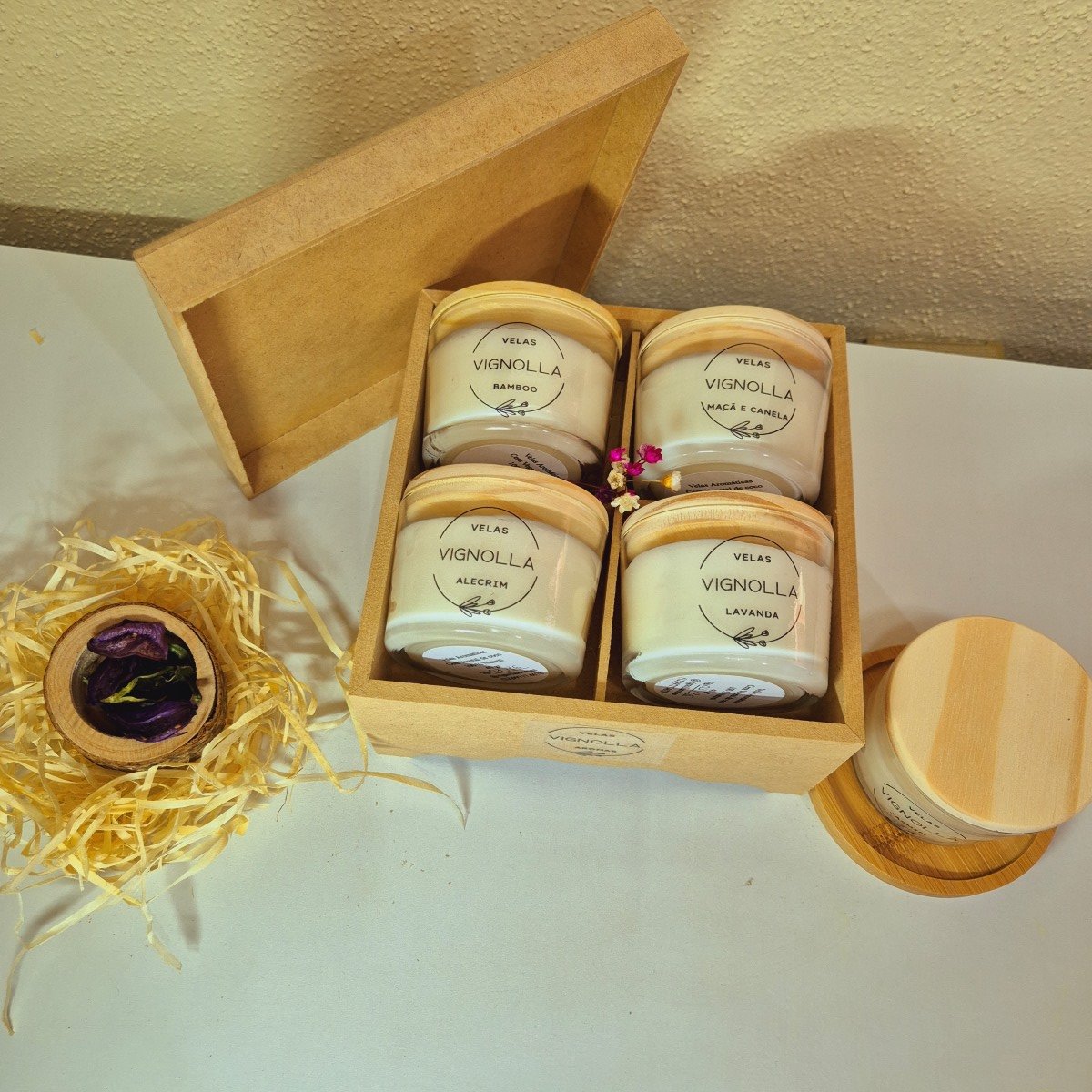 Kit 4 Velas Aromáticas 90gr com Caixa de Madeira Presente