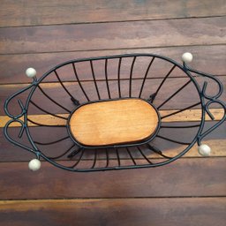 Fruteira de ferro e madeira oval rústica utilidade e decoração ideal para casas, restaurantes, hotei - 2