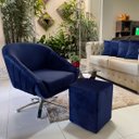 Ver imagem 2 de Kit Poltrona Giovana Giratória Cromado, Puff Quadrado e Almofadas em Sued Premium: Azul Marinho