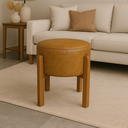 Ver imagem 1 de Puff Banqueta Redondo Zoe Corino Caramelo Decorativo Base de Madeira - Arkell