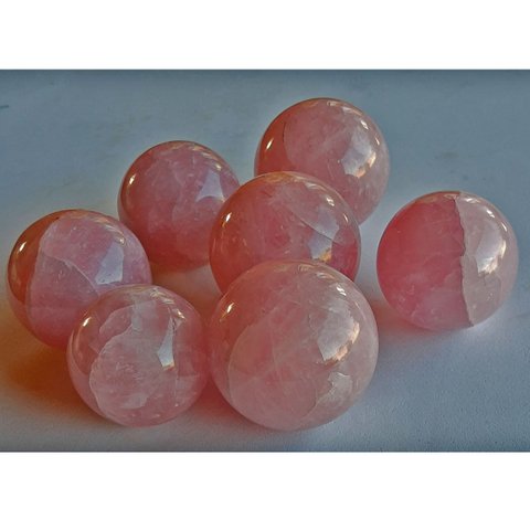 BOLA KIT COM 7 QUARTZO ROSA - DE 4,1 A 4,9 CM PESO 875GR KIT COM 7 QUARTZO ROSA - BOLAS DE 4,1 A 4,9