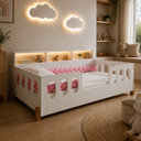 Ver imagem 1 de Cama Infantil Nina em MDF com Colchão e Enxoval Trança Rosa 2,5m e Luminária Nuvem LED em MDF - Bran