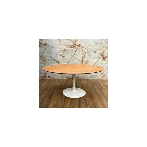 Mesa de Jantar Tulipa Saarinen Base Branca Tampo Amadeirado 2,44cm Oval
