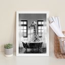 Ver imagem 1 de Quadro Banheiro Girafa Tomando Banho 24x18cm - com Vidro:moldura Preta