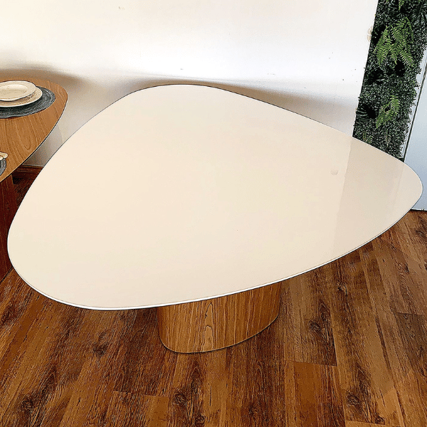 Mesa de Jantar Cone Orgânica 130x133 cm Tampo Laca Branca Base Freijó Personal Decor Mesa de Jantar  - 2