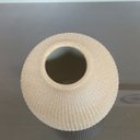 Ver imagem 3 de Vaso Decorativo de Cerâmica Bege 20x16x16cm Enfeite Sala Mesa Estante Aparador