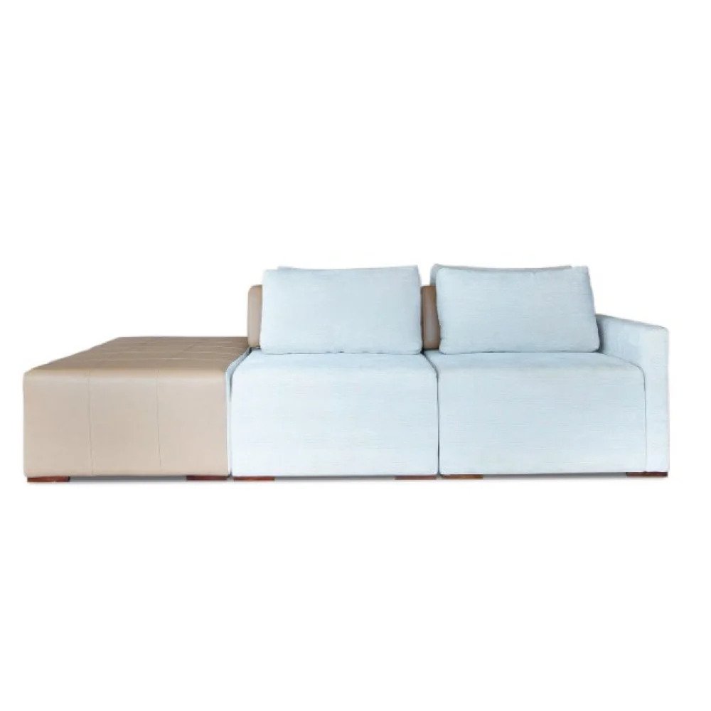 Sofá Ilha Mônaco com Puff Modular 255 Cm Bouclê Off White e Sintético Caramelo