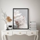 Ver imagem 1 de Quadro Decorativo Gatinho Branco Flor Branca 33x24cm - com Vidro:moldura Branca
