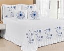 Ver imagem 1 de Kit Cobre Leito Casal Queen Encanto 07 Peças Bordado Colcha - Branco com Azul Royal