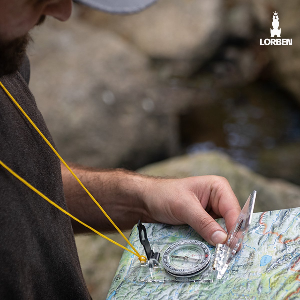 Bússola Direcional Dobrável Lorben para Mapa com Escala Régua Lupa Cordão Camping Sobrevivência - 6