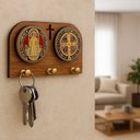 Ver imagem 2 de Porta Chaves Medalha de São Bento Madeira Resinado
