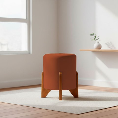 Puff Decorativo Eloah Redondo Assento Extra para Sala Quarto Suede Pufe com Pés de Madeira