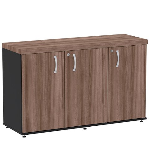 Armário Baixo Credenza PE40 Pandin 121,50 cm (largura) em MDP Cor Walnut e Preto com Três Portas