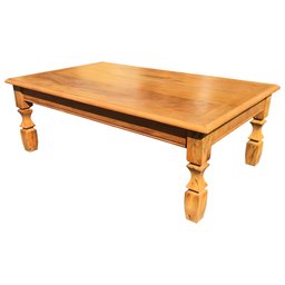 Mesa de Centro Artesanal Em Madeira Rústica Com Pés Esculpidos Libertas Rosas Artesanato - 1