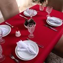 Ver imagem 1 de Toalha de Mesa Basic Lisa Oxford Decoração 3,00m X 1,40m para 10 Lugares Vermelho 100% Poliéster