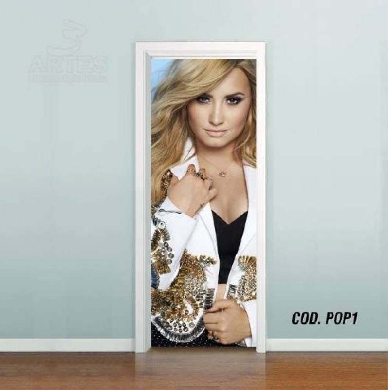 Adesivo De Porta Demi Lovato #01 - 0,60x2,10m - 1