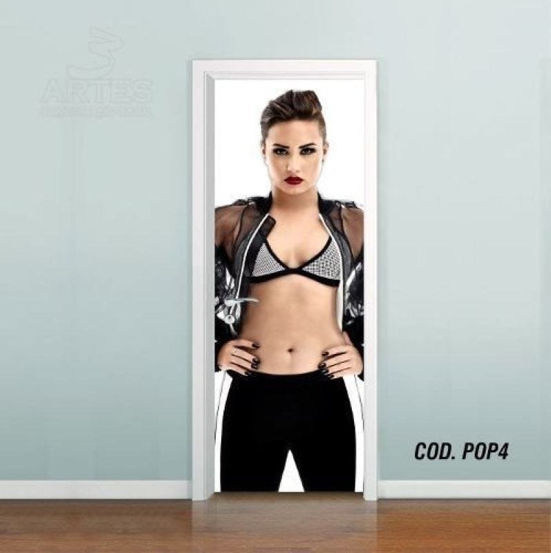 Adesivo De Porta Demi Lovato #04 - 0,70x2,10m - 1