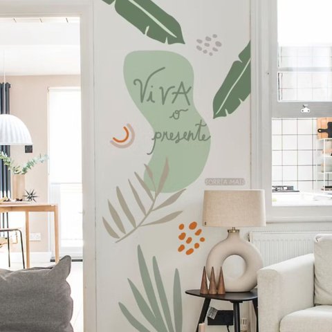 Adesivo de Parede Flor Verde Frase Viva o Presente Folhas Bananeira