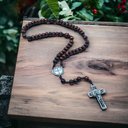 Ver imagem 2 de Terço Medalha Das Duas Cruzes Madeira 8 Mm