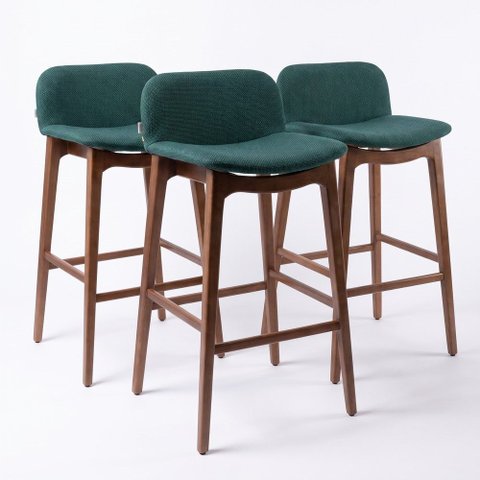 Kit 03 Banquetas Altas Arabella Madeira Maciça Estofada Encosto Curvo Linho Verde - Desk Design