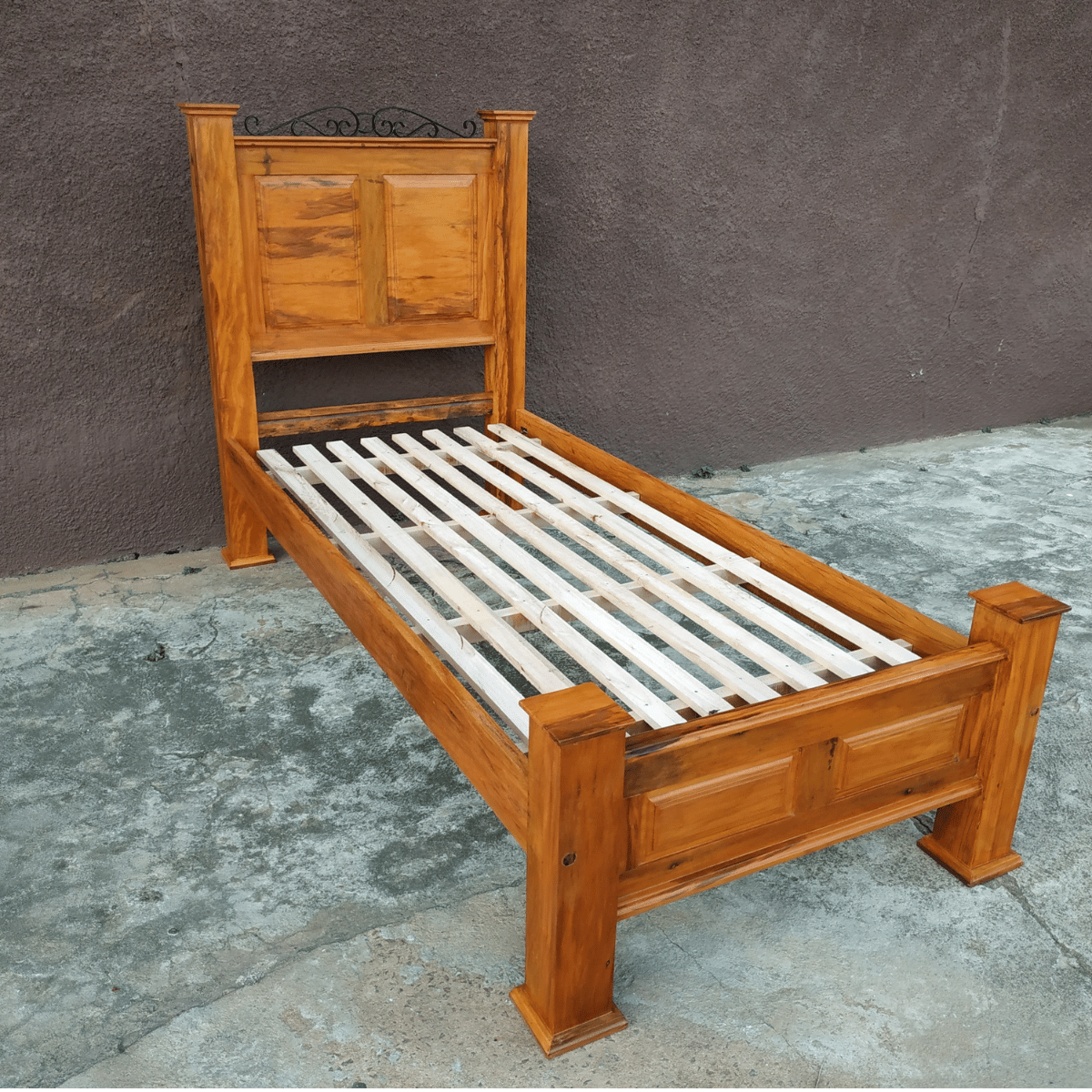 Ver imagem 4 de Cama de Solteiro em Madeira de Demolição Modelo Almofadas Sudeste Rústico