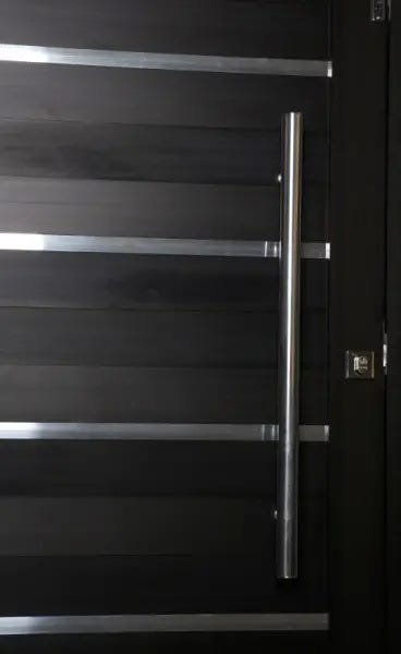 Porta Pivotante de Aluminio Lambril Black Tie 2,10 X 0,90 Com Frisos Puxador e Kit Fechadura - 3