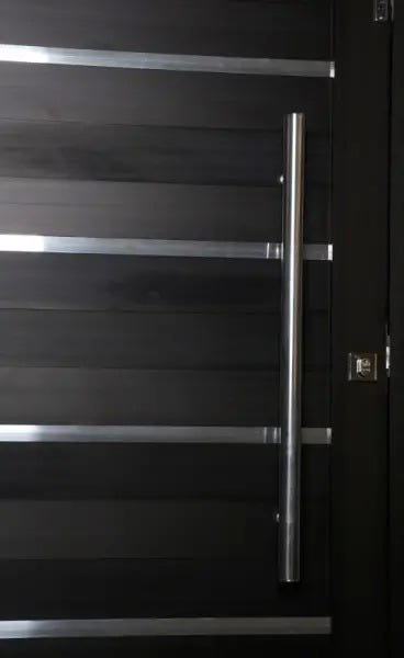 Porta Pivotante de Aluminio Lambril Black Tie 2,40 X 1,20 Com Frisos Puxador e Kit Fechadura - 3
