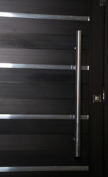 Porta Pivotante de Aluminio Lambril Black Tie 210 x 120 com Frisos Puxador e Kit Fechadura - 3