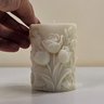 Vela Decorativa Cilíndrica Jardim de Rosas Esculpidas 240g - 5