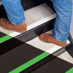 Fita Antiderrapante Fluorescente 5 Metros Neon Chao Escada Degrau Piso Rampa Previne Acidentes Brilh - 2