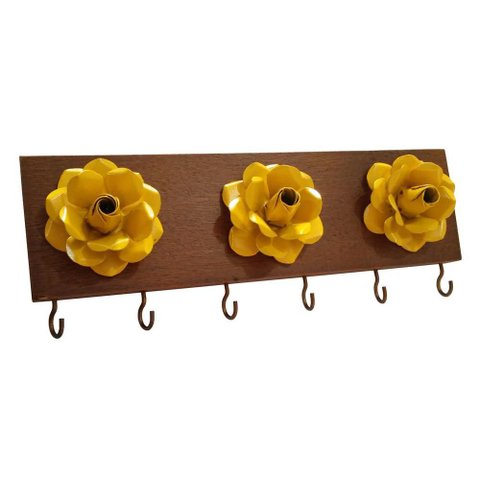 Porta Chave com 03 Flores Rústico Artesanal de Minas Libertas Rosas Artesanato Amarelo