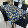 Toalha de Mesa Retangular em Jacquard Limão Siciliano Fundo Azul Royal - 2,20m x 1,40m Sua Casa Deco - 1