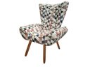 Ver imagem 2 de Poltrona Decorativa Emilia Suede Triângulo Bege Pés Madeira Ms Decor