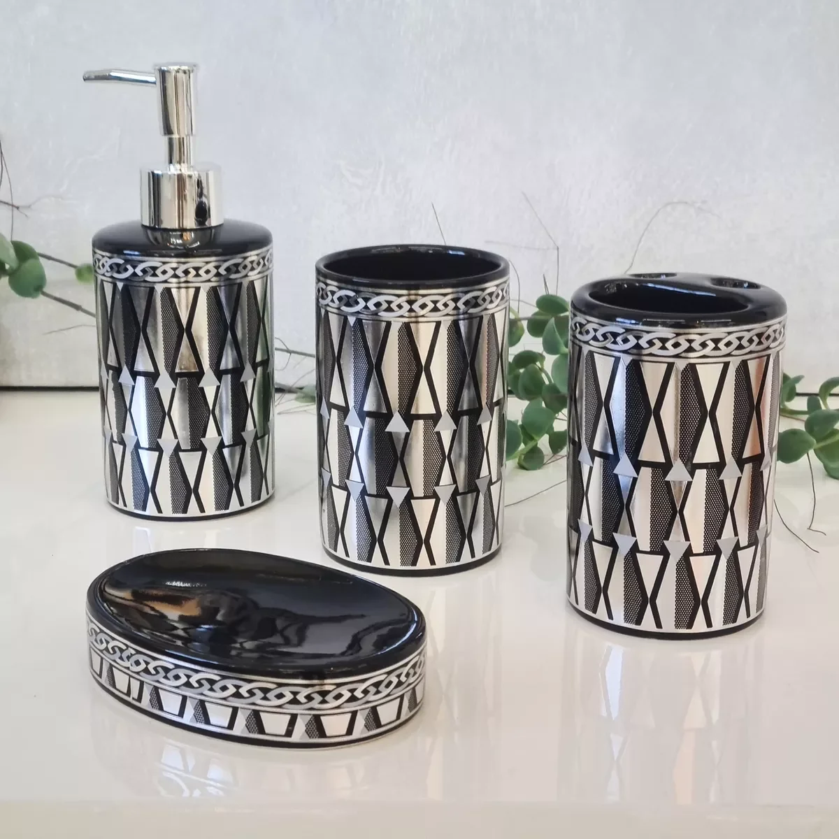 Ver imagem 6 de Kit Banheiro Luxo Prata Lavabo 4 Peças Porta Sab Liquído Escova