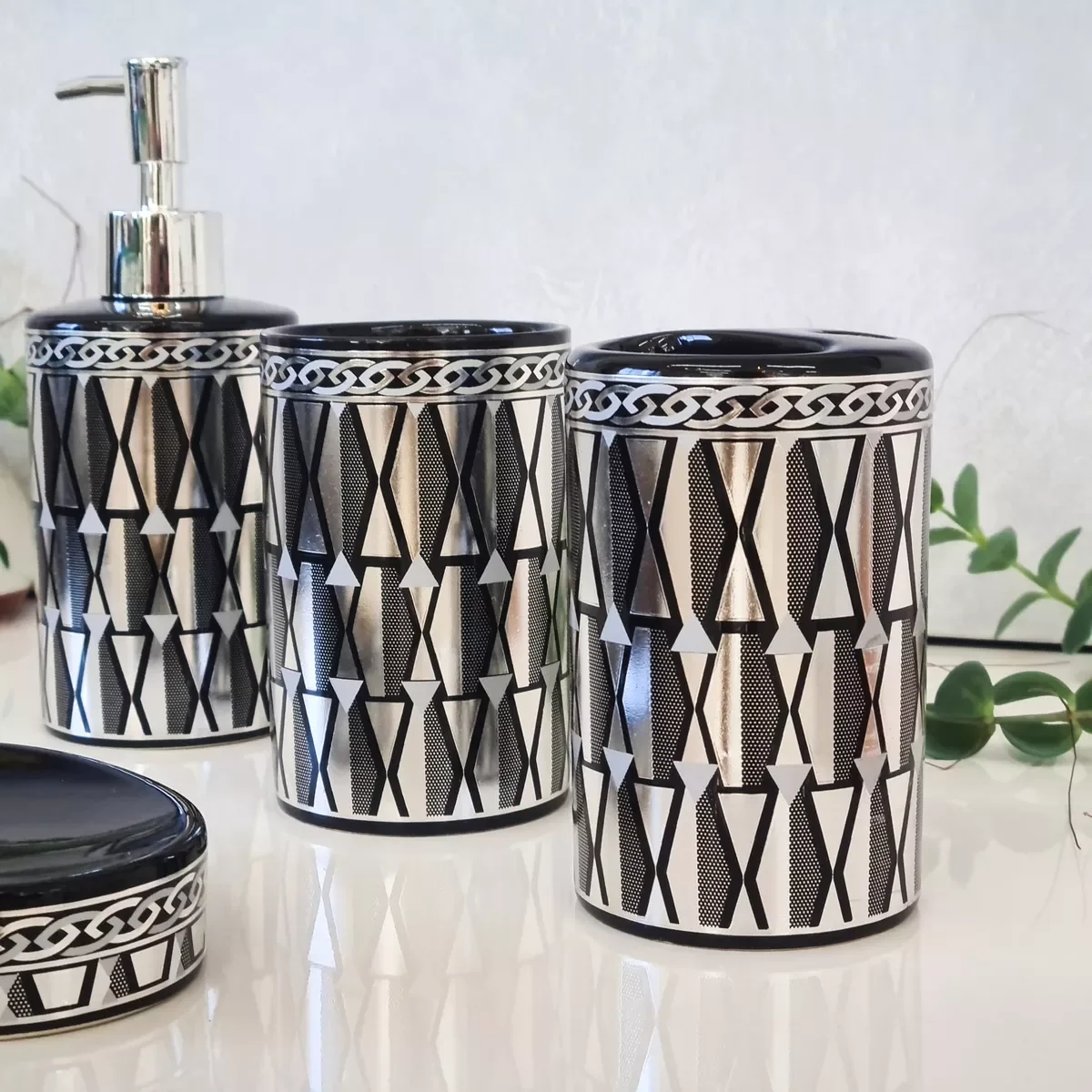 Ver imagem 7 de Kit Banheiro Luxo Prata Lavabo 4 Peças Porta Sab Liquído Escova