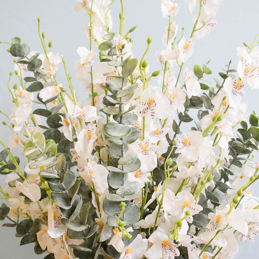 Arranjo de Flor Artificial Branca e Eucalipto no Vaso de Vidro | Formosinha - 2