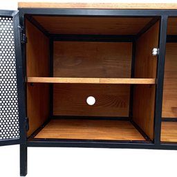 Rack de Madeira e Ferro Modelo Industrial com 2 Portas de Chapas - Cores Preto e Castanheira - 6
