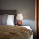 Ver imagem 4 de Abajur Pequeno para Quarto Luminária de Mesa Marrom Petra com Cúpula 38x23 Cm