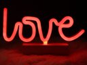 Ver imagem 3 de Luminária de Mesa Led Neon Vermelho Love